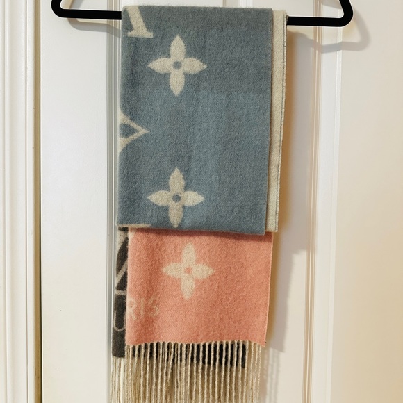 Cashmere scarf.